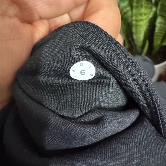 lululemon athletica Black High-Waisted Women’s Shorts size 6 - Picture 6 of 8